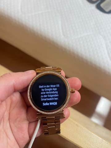 michael kors smartwatch bluetooth aktivieren|Michael Kors Access tips and tricks: Ma.